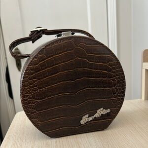 Two-Five vintage vanity case